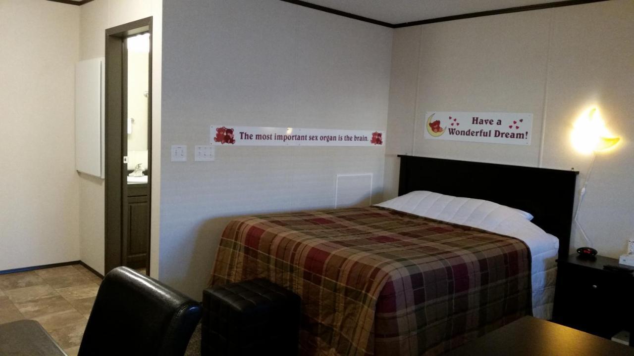 Bear'S Den Lodge Shaunavon Zewnętrze zdjęcie